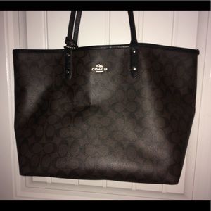 Reversible coach purse